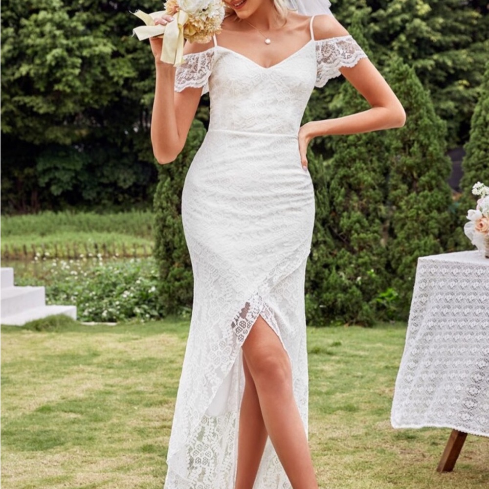 Size XS 2 Cold Shoulder Tulip Hem Lace Wedding Dress // Never worn